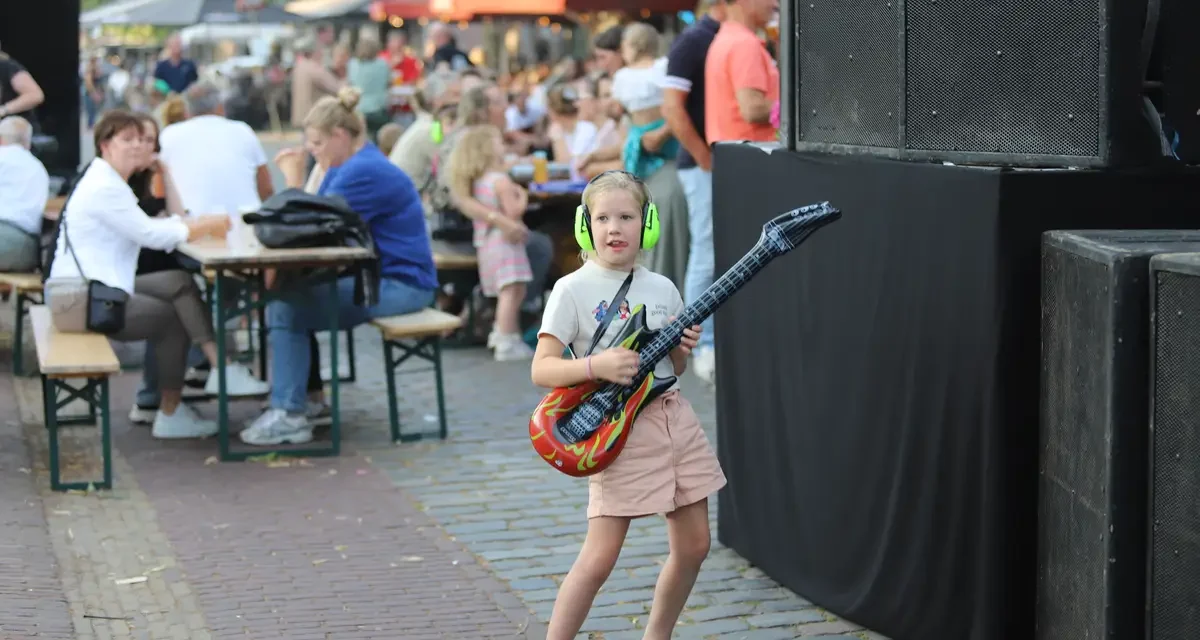 The Dirty Denims zorgen voor energieke rockvibes tijdens Music On Payday 2025