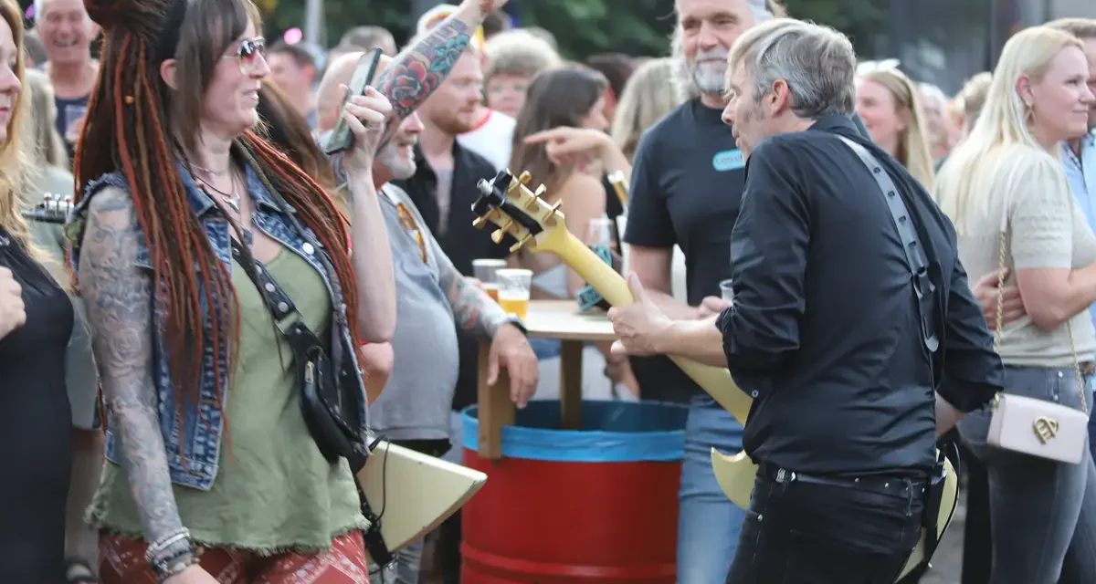 The Dirty Denims zorgen voor energieke rockvibes tijdens Music On Payday 2025