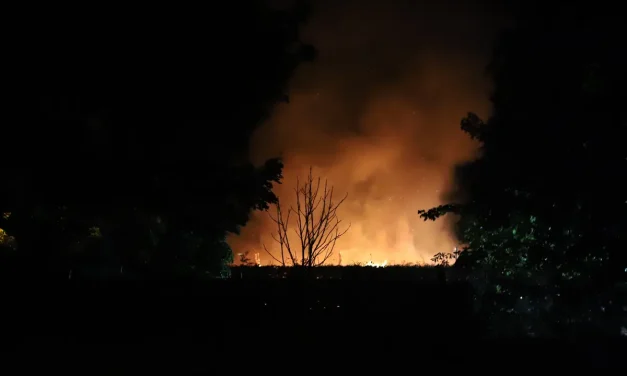 Grote brand verwoest schuur in Luyksgestel